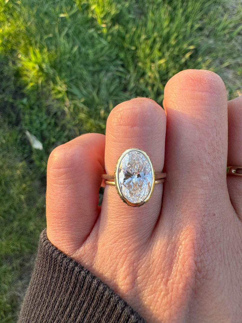 3ct · Oval Cut · Bezel Setting · Pavé