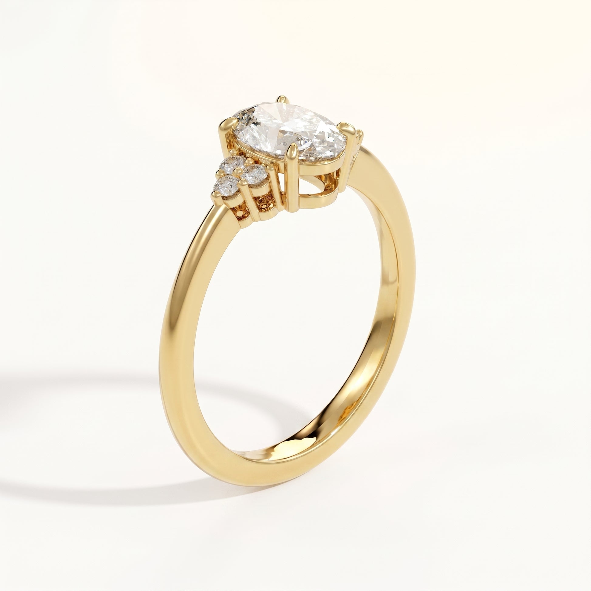 Daisy - Yellow Gold - daisy-YG-oval-angle