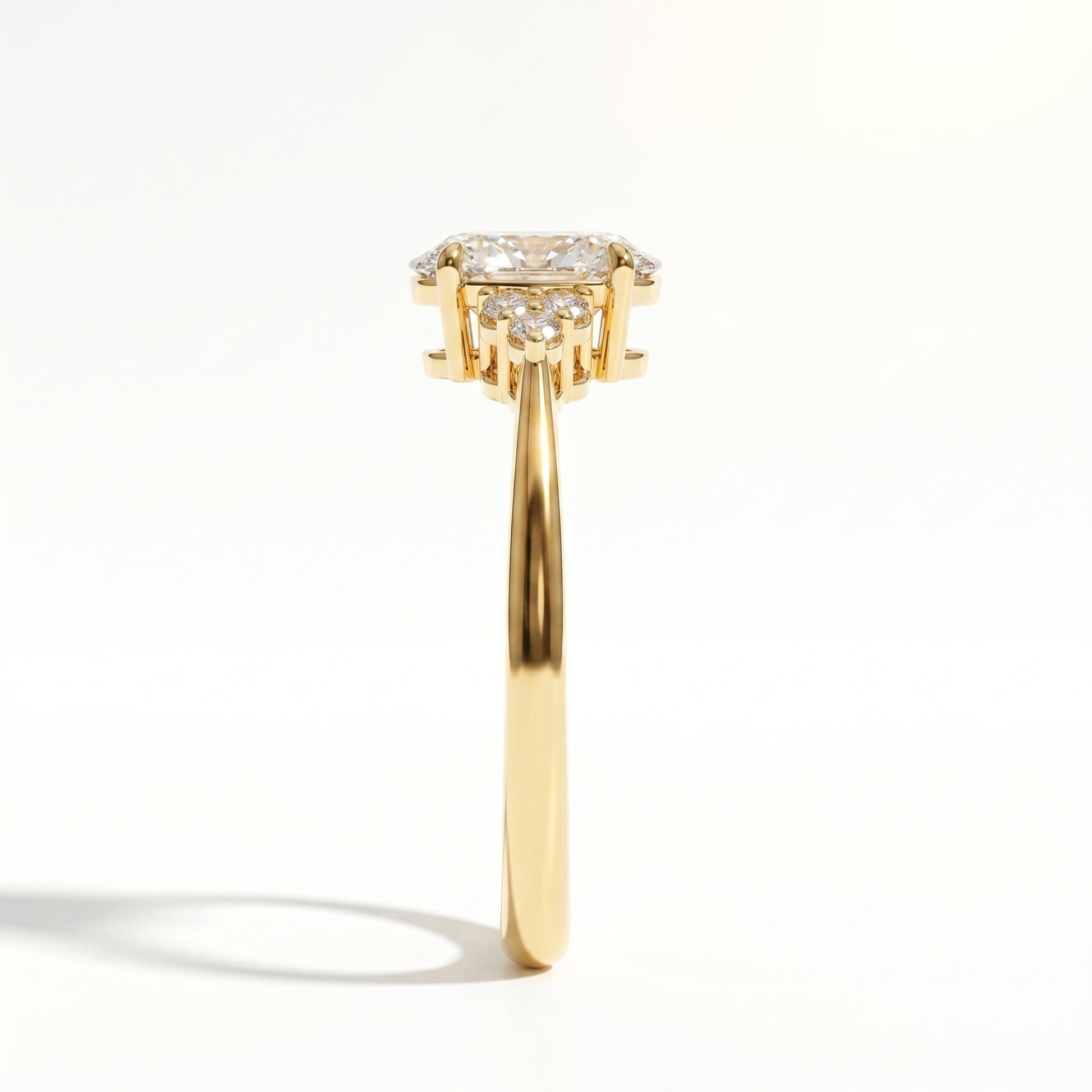 Daisy - Yellow Gold - daisy-YG-oval-side